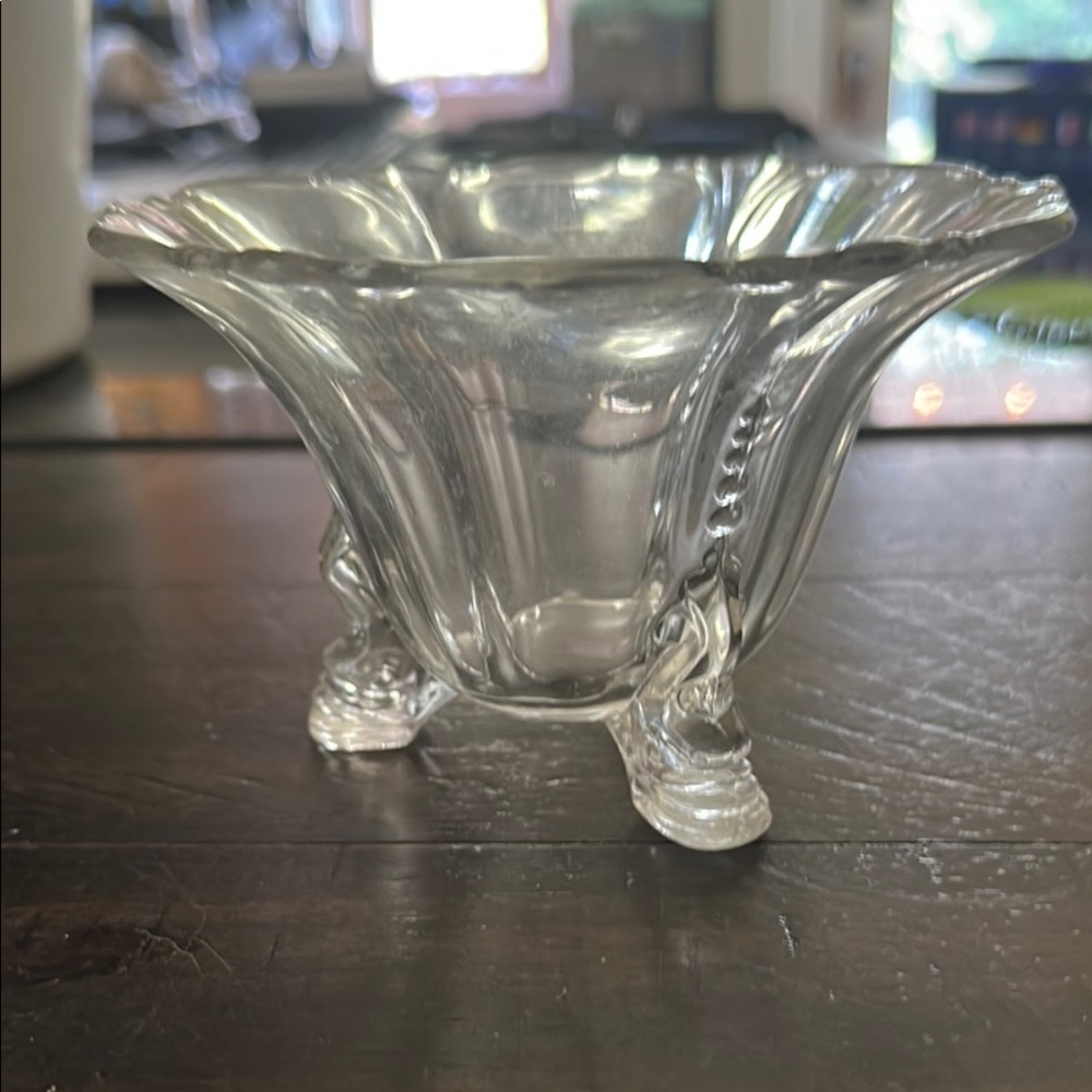 Unsigned Heisey Queen Anne Dolphin Footed Condiment or Mayonnaise Bowl